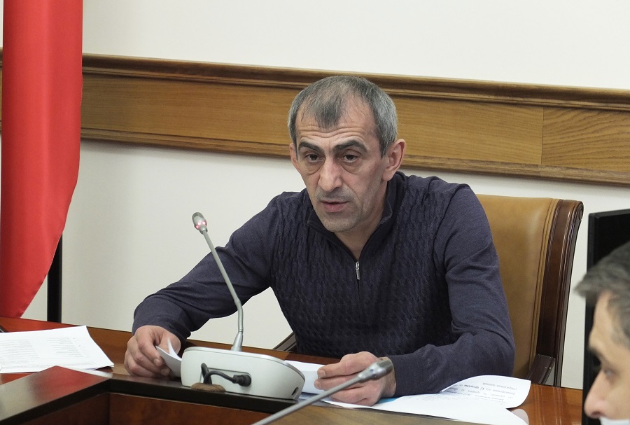 Руслан Алиев поручил ускорить заключение контрактов по нацпроектам 2022 года
