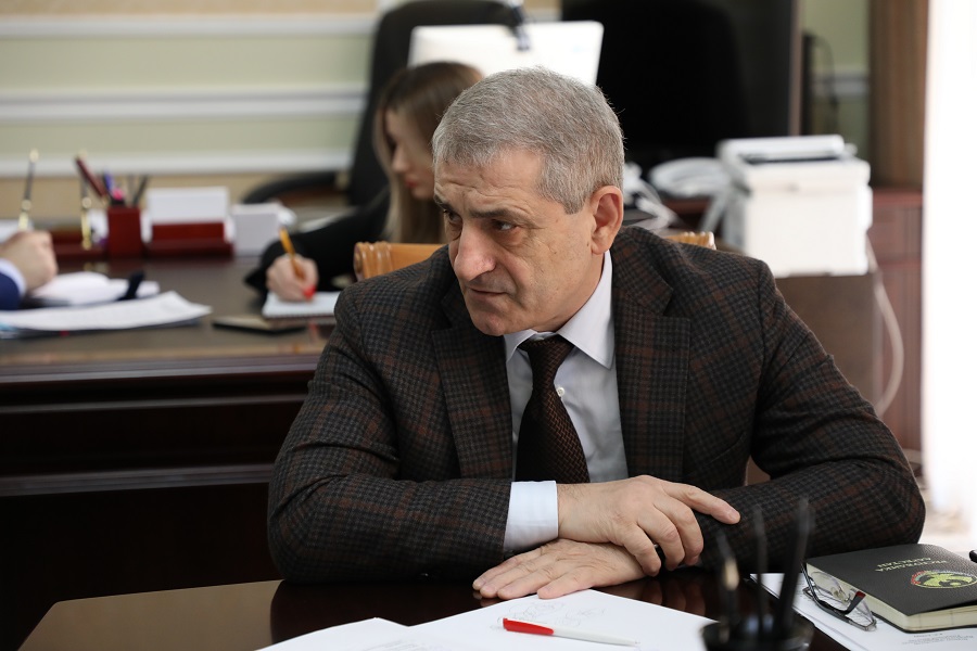 Ризван Газимагомедов предложил установить на одном уровне оптовую и розничную цену на отдельные виды продовольственных товаров
