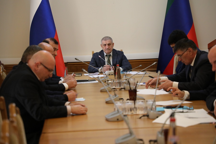 Проблему безопасности железнодорожного движения и аварий с участием КРС обсудили в Правительстве региона