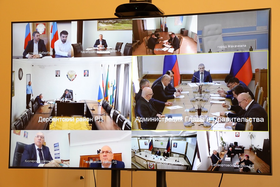 Проблему безопасности железнодорожного движения и аварий с участием КРС обсудили в Правительстве региона