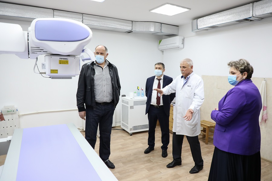 Абдулмуслим Абдулмуслимов посетил больницы Буйнакска и Буйнакского района