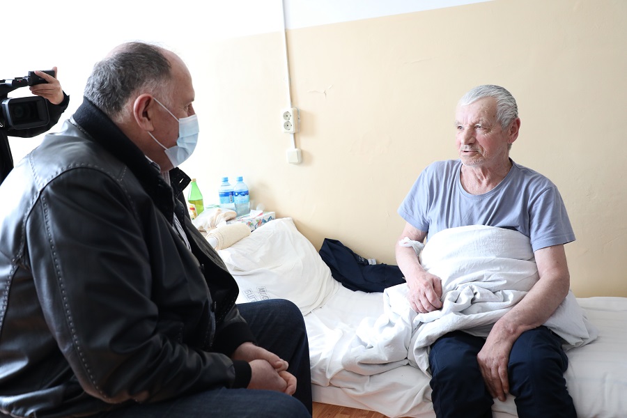 Абдулмуслим Абдулмуслимов посетил больницы Буйнакска и Буйнакского района