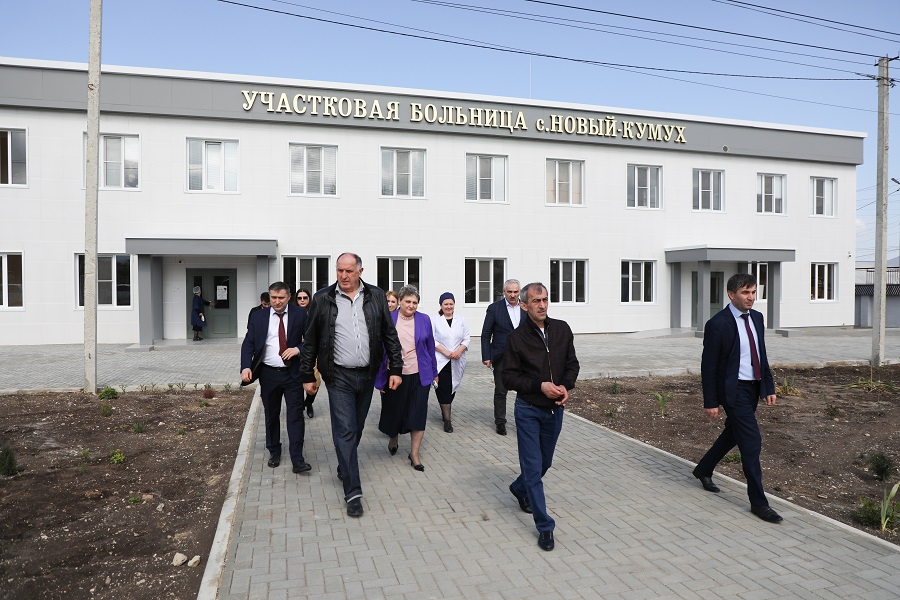 Абдулмуслим Абдулмуслимов посетил больницы Буйнакска и Буйнакского района