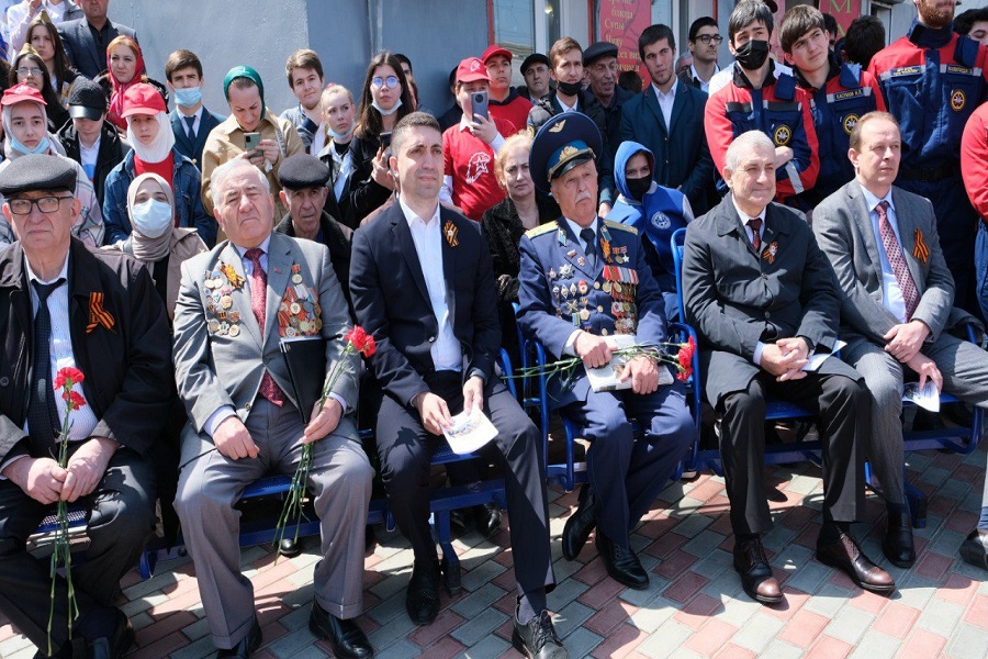 В Махачкале участники «Вахты Памяти» встретили ретро-поезд «Победа»