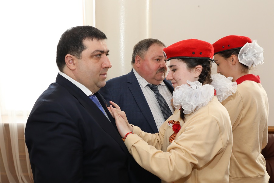 Правительство РД присоединилось к акции «Георгиевская ленточка»