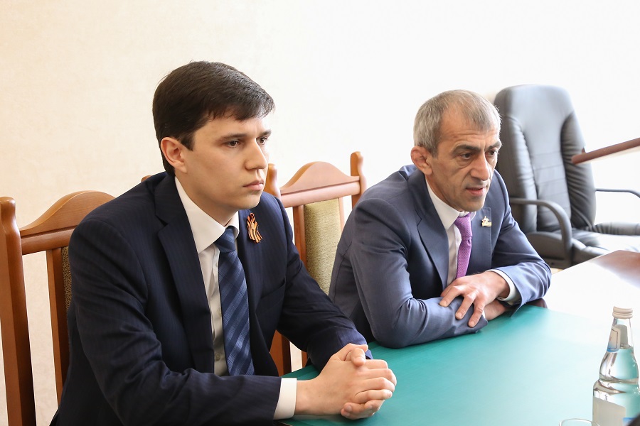 Руслан Алиев представил коллективу Комитета по госзакупкам Дагестана нового руководителя