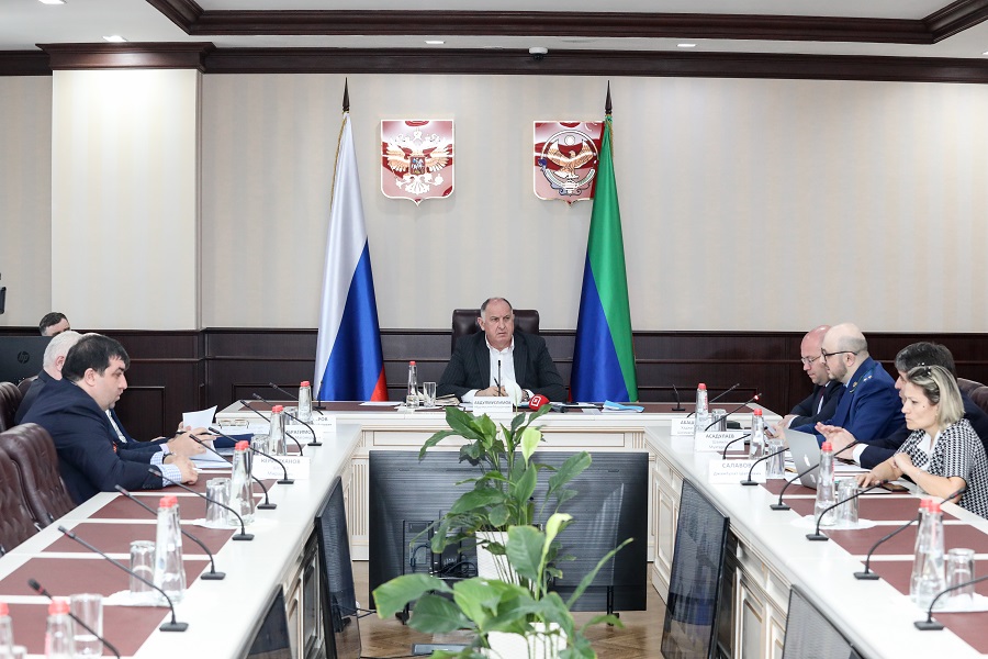 Муниципалитетам Дагестана поручено ускорить процедуру перехода на новую модель контрольно-надзорной деятельности