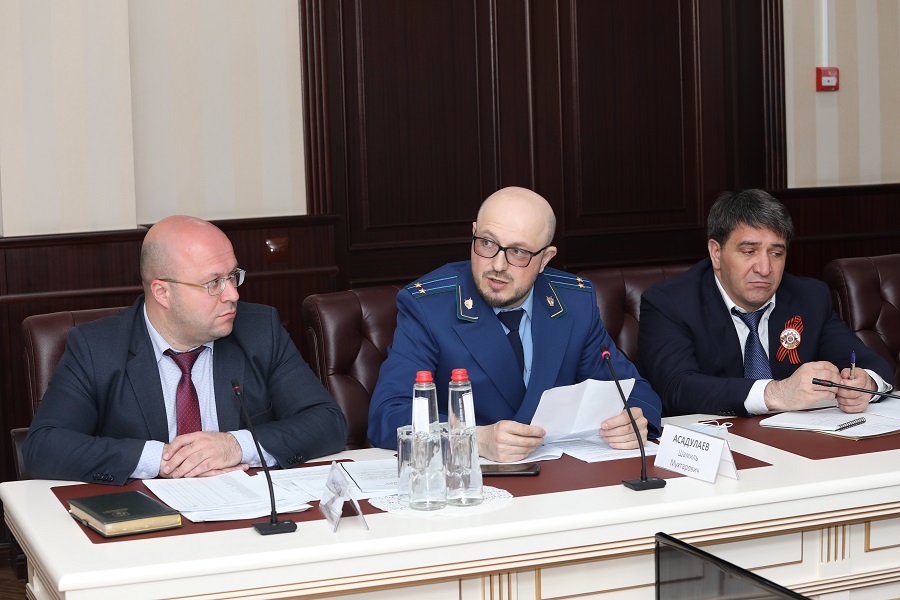 Муниципалитетам Дагестана поручено ускорить процедуру перехода на новую модель контрольно-надзорной деятельности