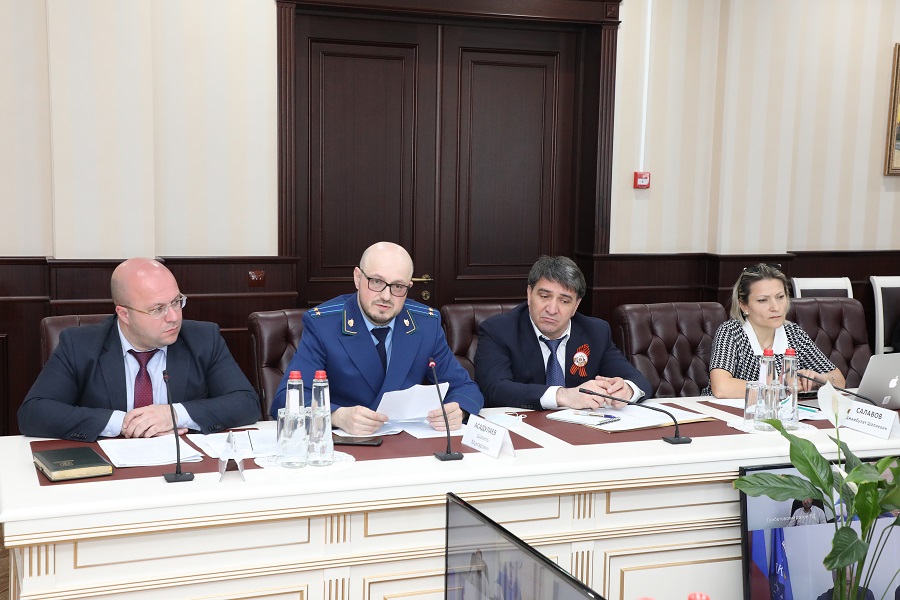 Муниципалитетам Дагестана поручено ускорить процедуру перехода на новую модель контрольно-надзорной деятельности