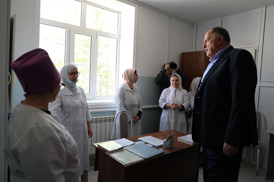 Абдулмуслим Абдулмуслимов ознакомился с состоянием центральной больницы в Казбековском районе