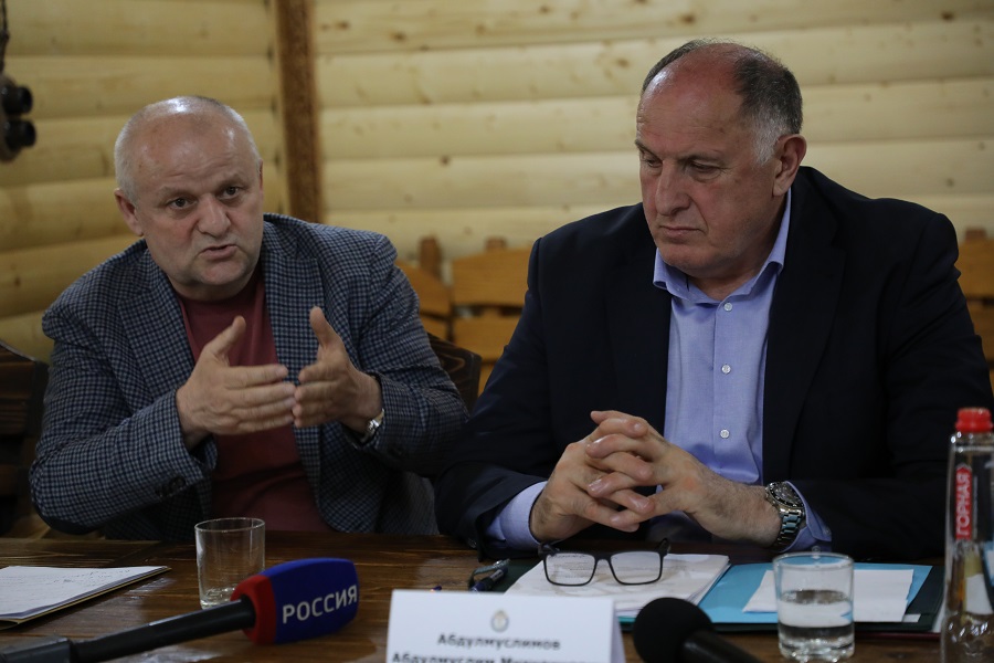 Абдулмуслим Абдулмуслимов обсудил с депутатами Госдумы главные направления развития Казбековского района