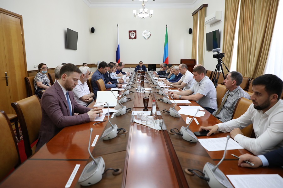 Мурад Казиев провел заседание трёхсторонней комиссии по регулированию социально-трудовых отношений