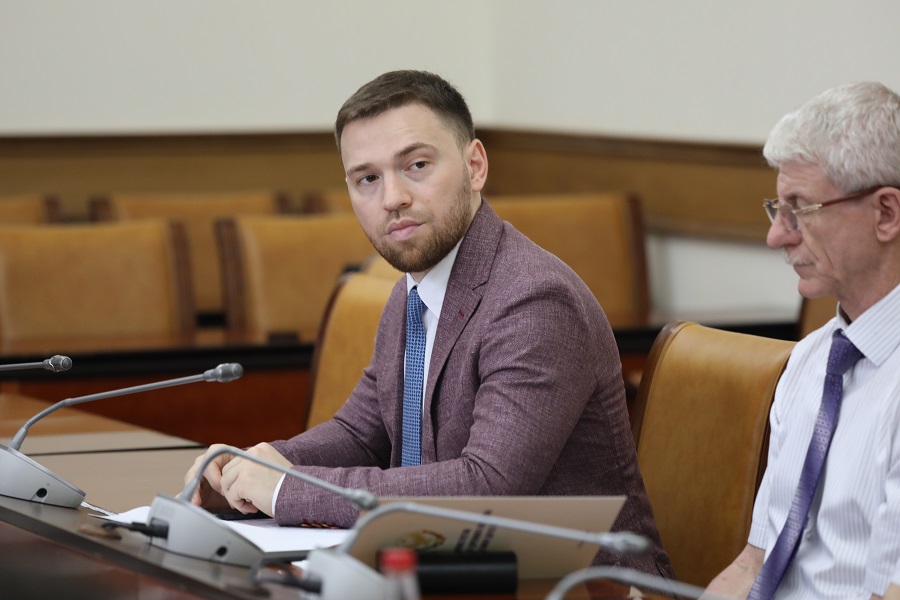Мурад Казиев провел заседание трёхсторонней комиссии по регулированию социально-трудовых отношений