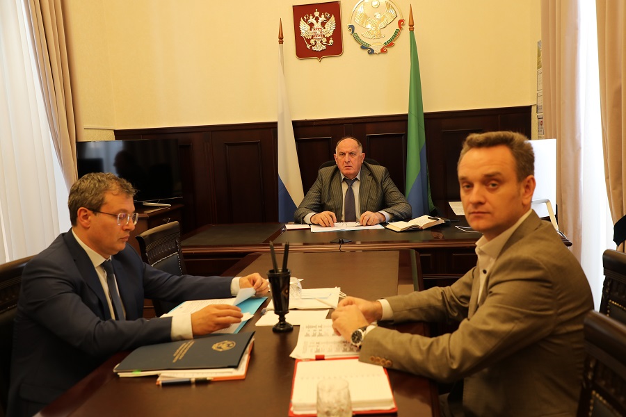Абдулмуслим Абдулмуслимов доложил Юрию Чайке о строительстве новой школы в селе Сулейбакент Левашинского района
