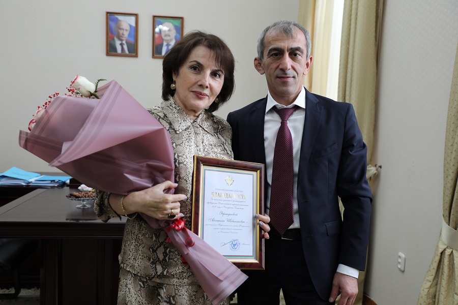 Экс-руководитель Дагестанстата Айганат Эфендиева награждена Благодарностью Главы РД и Почетной грамотой Правительства региона