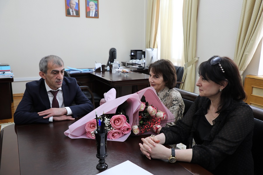 Экс-руководитель Дагестанстата Айганат Эфендиева награждена Благодарностью Главы РД и Почетной грамотой Правительства региона