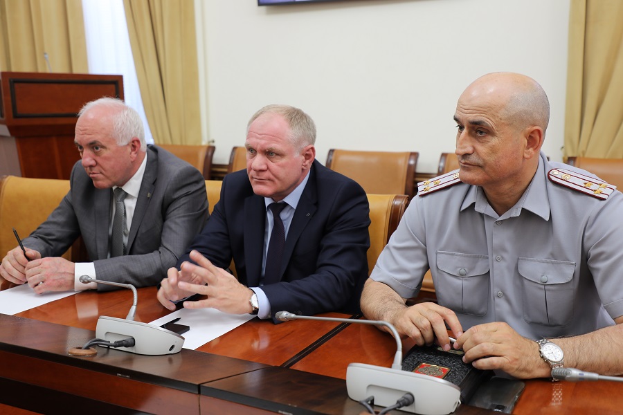 Заур Тарханов представлен в должности начальника Управления Министерства юстиции РФ по РД