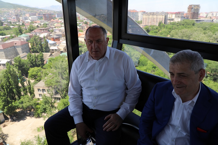 В Махачкале заработало новое 50-метровое колесо обозрения