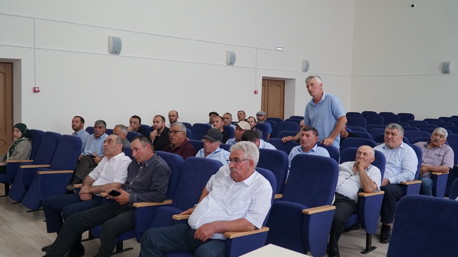 Нариман Абдулмуталибов провел встречу с аграриями Гунибского района