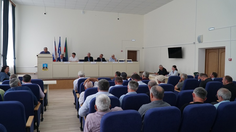 Нариман Абдулмуталибов провел встречу с аграриями Гунибского района