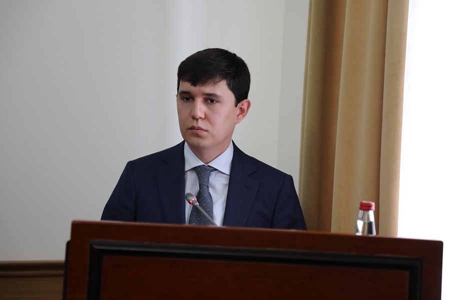Абдулмуслим Абдулмуслимов подверг жесткой критике ход контрактации по нацпроектам и госпрограммам