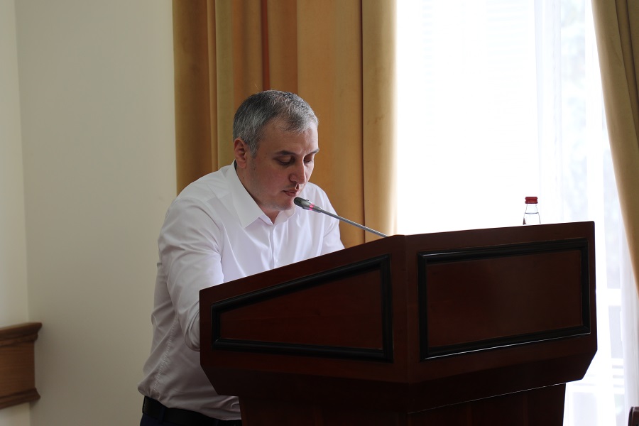 Абдулмуслимов: «Власть обязана объяснять свои решения обществу, учитывать мнения людей, их предложения и критику»