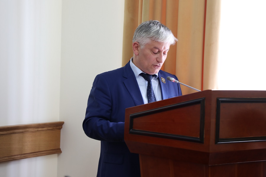 Абдулмуслимов: «Власть обязана объяснять свои решения обществу, учитывать мнения людей, их предложения и критику»