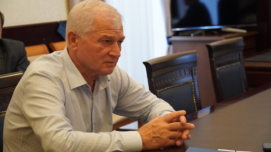 Манвел Мажонц  рассказал Андрею Фурсенко о ремонте дороги в селе Нижний Дженгутай Буйнакского района