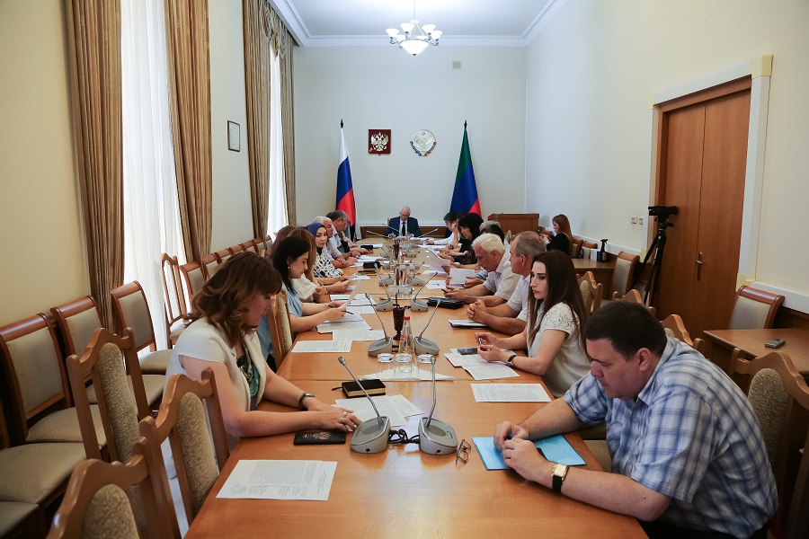 В Дагестане усилят работу по оказанию адресной помощи малообеспеченным русскоязычным семьям с детьми