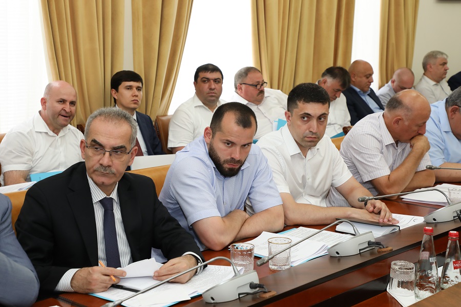 Абдулмуслим Абдулмуслимов дал оценку эффективности реализации государственных программ Республики Дагестан  за 2021 год