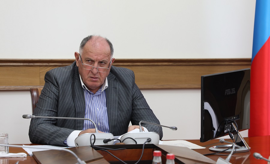 Абдулмуслим Абдулмуслимов раскритиковал работу подрядчика, затягивающего разработку проекта ликвидации свалок