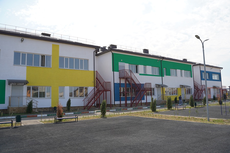 Манвел Мажонц проверил состояние роддома в Кизилюрте, восстанавливаемого после пожара