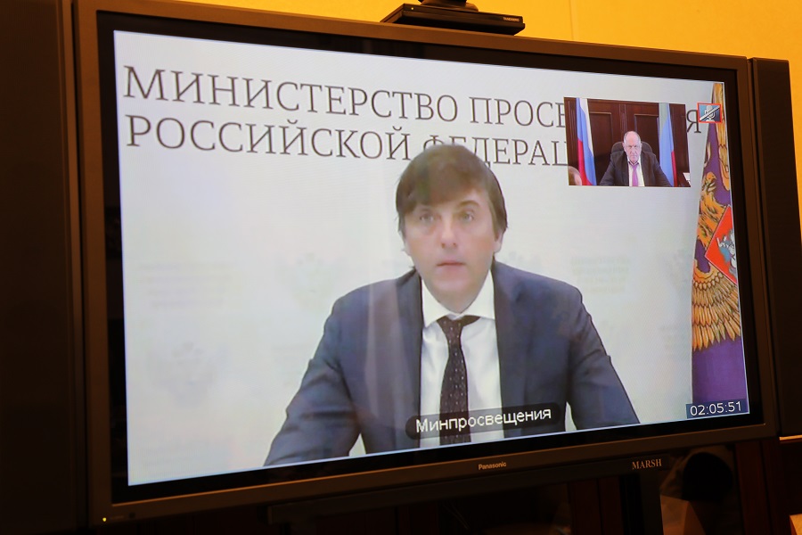 Абдулмуслим Абдулмуслимов принял участие в совещании о готовности школ к 1 сентября под руководством Татьяны Голиковой