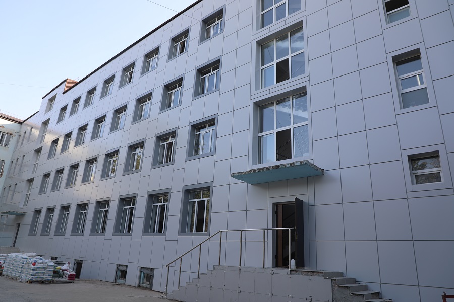 В 39 лицее Махачкалы продолжают капремонт, не нарушая учебный процесс