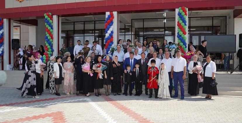 Новую школу и детский сад открыли в селе Эндирей Хасавюртовского района