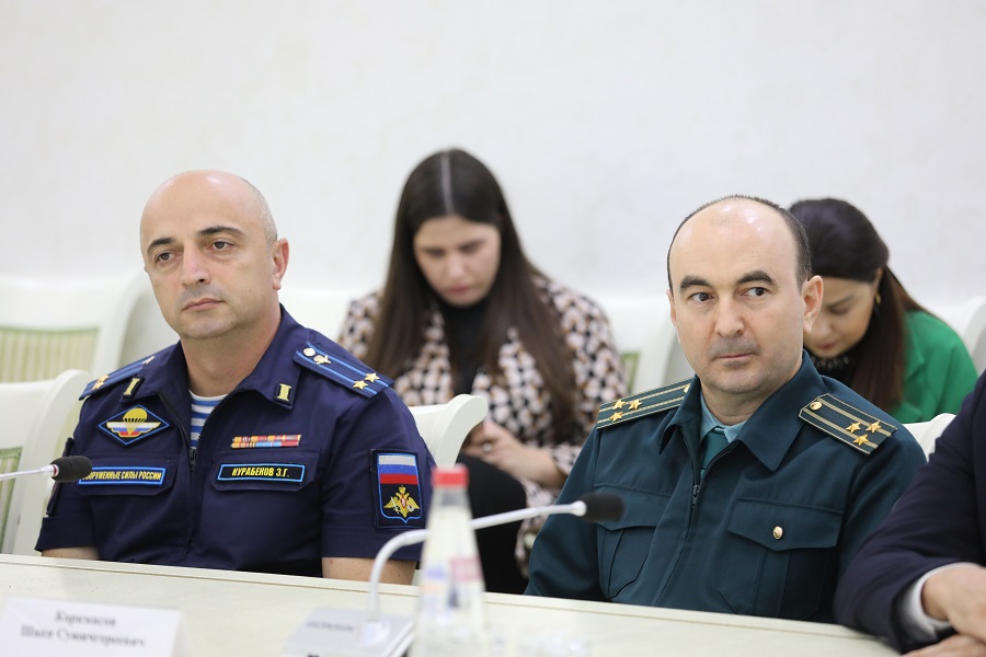Абдулмуслим Абдулмуслимов встретился с участниками акции «Вахта Героев Отечества»