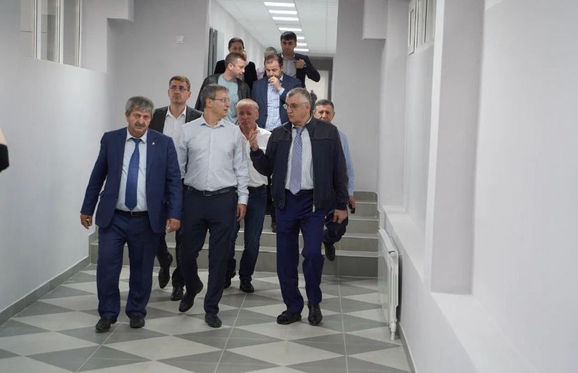 Манвел Мажонц положительно оценил итоги капремонта школ в г. Кизилюрт
