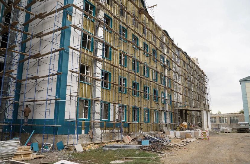 Манвел Мажонц положительно оценил итоги капремонта школ в г. Кизилюрт