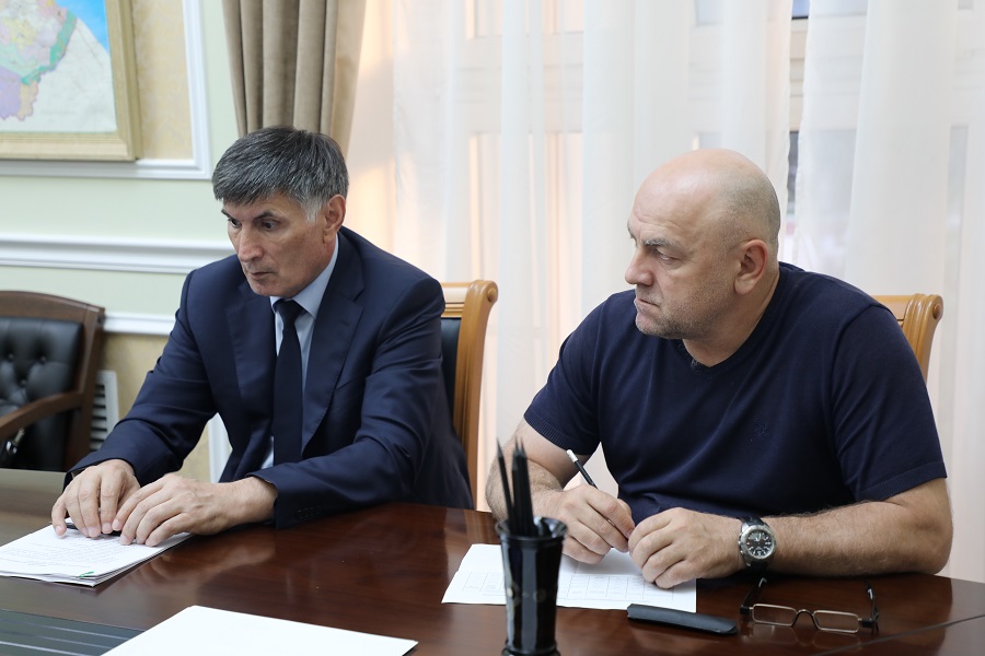 Правительство Дагестана проведет реконструкцию всех автомобильных переездов на железнодорожных путях до конца 2024 года
