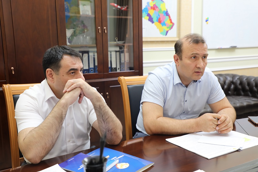 Правительство Дагестана проведет реконструкцию всех автомобильных переездов на железнодорожных путях до конца 2024 года