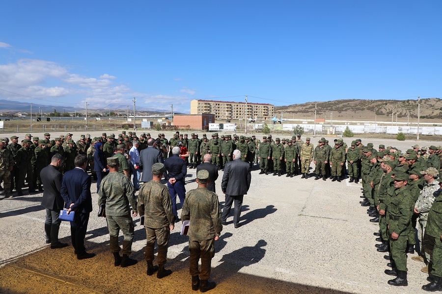 Абдулмуслим Абдулмуслимов посетил пункт сбора мобилизованных в Буйнакске