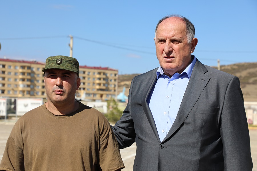Абдулмуслим Абдулмуслимов посетил пункт сбора мобилизованных в Буйнакске