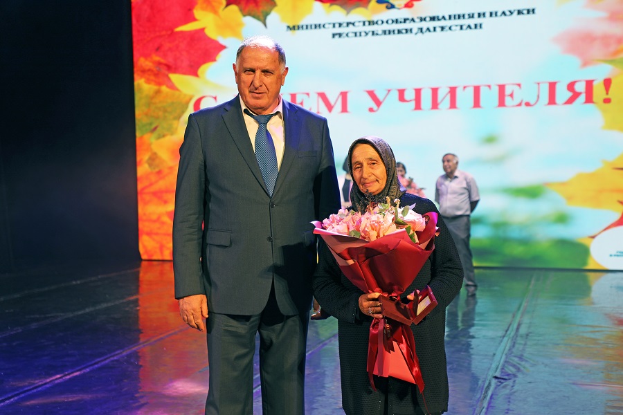 День учителя торжественно отметили в Дагестане