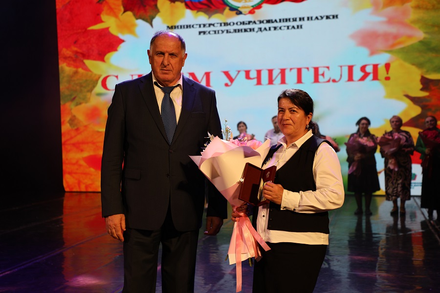 День учителя торжественно отметили в Дагестане