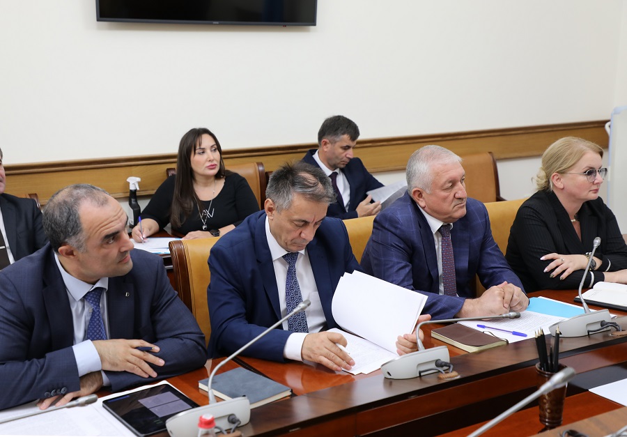 Оценку эффективности деятельности органов власти обсудили в Правительстве Дагестана