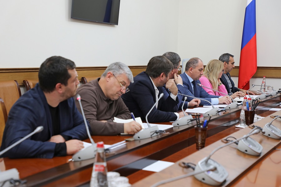 Решение проблем развития Карабудахкентского района обсудили под руководством Абдулмуслима Абдулмуслимова