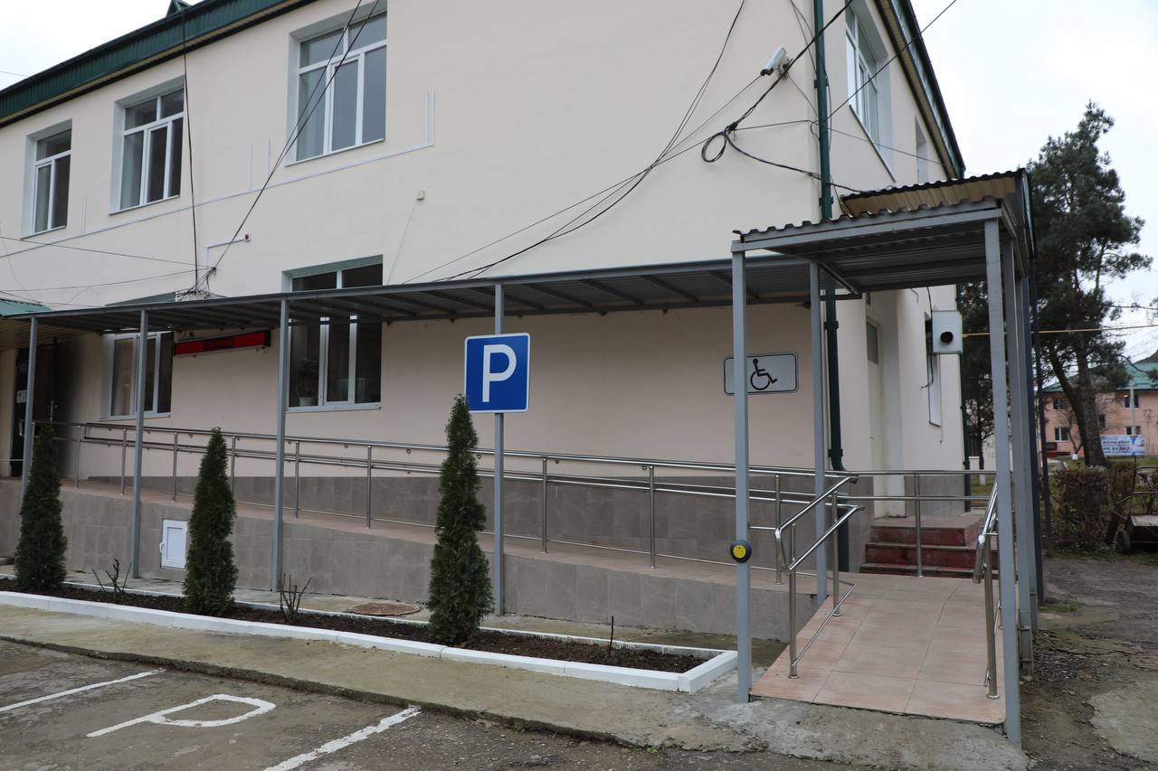 Абдулмуслим Абдулмуслимов посетил Центральную районную больницу и поликлинику в селе Хучни