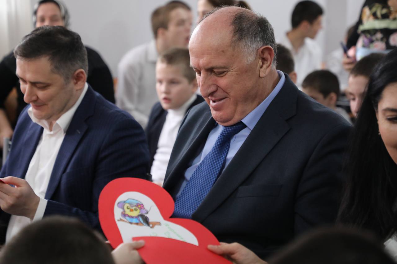 Абдулмуслим Абдулмуслимов посетил дом-интернат «Забота»