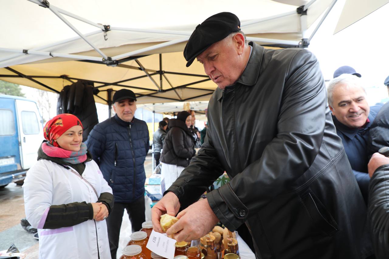 Масштабную сельхозярмарку провели в центре Махачкалы