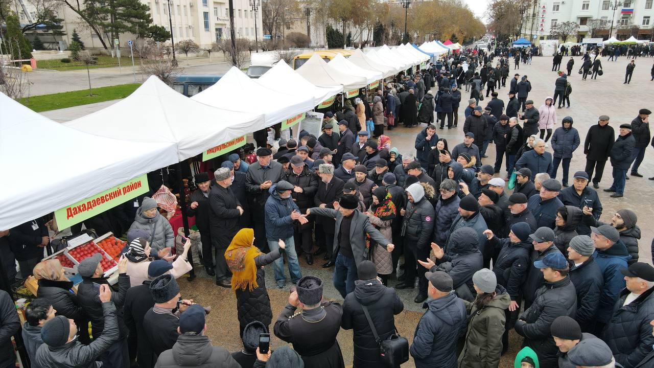 Масштабную сельхозярмарку провели в центре Махачкалы